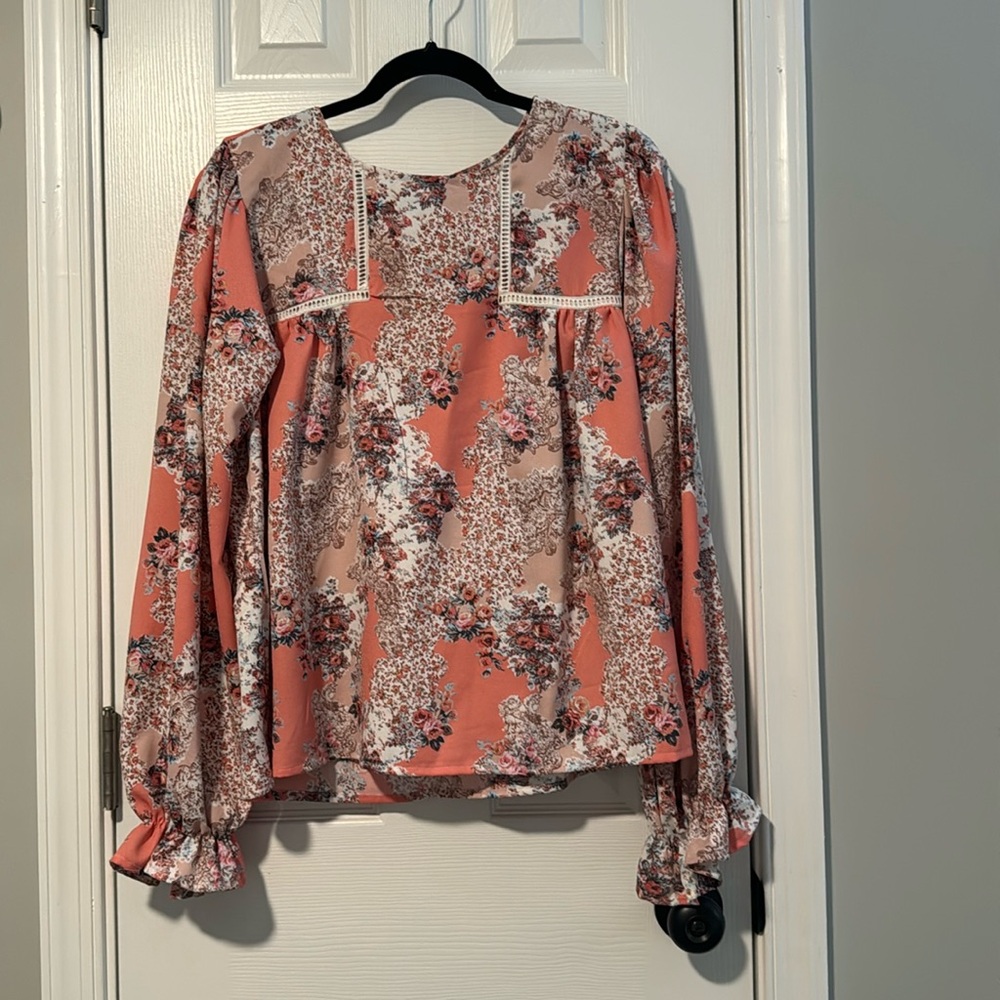 Willow root blouse perfect for spring from buckle.